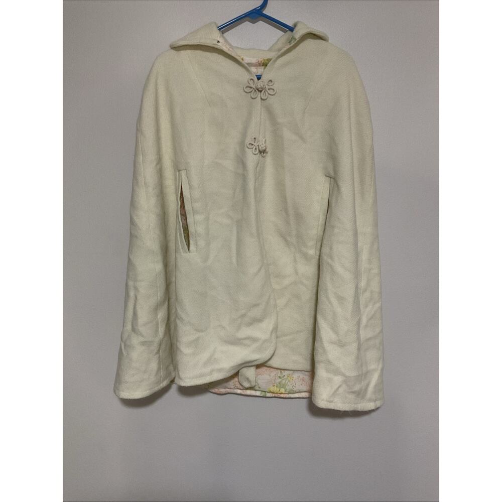 VTG VINTAGE 1960s-1970s IVORY WHITE CAPELET JACKET W/ FROG KNOTS SZ M